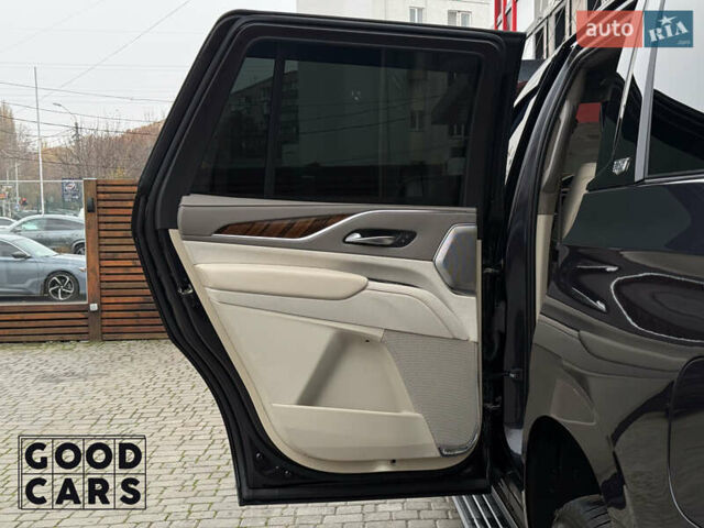 Серый Кадиллак Эскалейд, объемом двигателя 6.16 л и пробегом 41 тыс. км за 112000 $, фото 21 на Automoto.ua