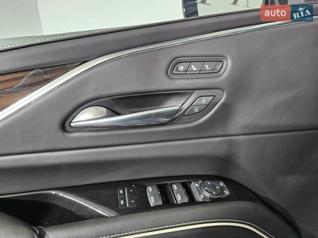 Серый Кадиллак Эскалейд, объемом двигателя 6.2 л и пробегом 34 тыс. км за 119999 $, фото 24 на Automoto.ua