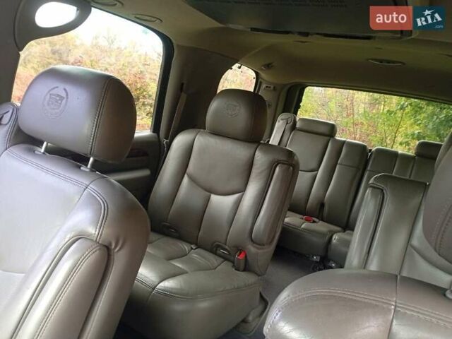 Зелений Каділак Ескалейд, об'ємом двигуна 6 л та пробігом 160 тис. км за 15000 $, фото 1 на Automoto.ua