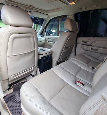 Зеленый Кадиллак Эскалейд, объемом двигателя 6.2 л и пробегом 252 тыс. км за 15000 $, фото 3 на Automoto.ua