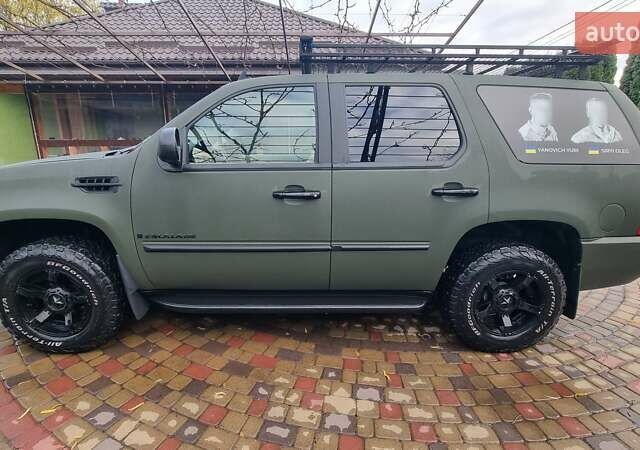 Зеленый Кадиллак Эскалейд, объемом двигателя 6.2 л и пробегом 252 тыс. км за 15000 $, фото 20 на Automoto.ua