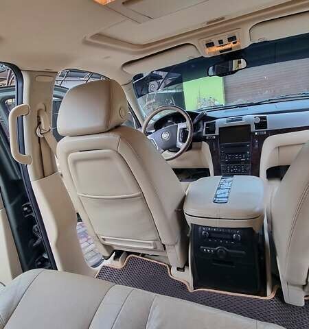 Зеленый Кадиллак Эскалейд, объемом двигателя 6.2 л и пробегом 252 тыс. км за 15000 $, фото 6 на Automoto.ua