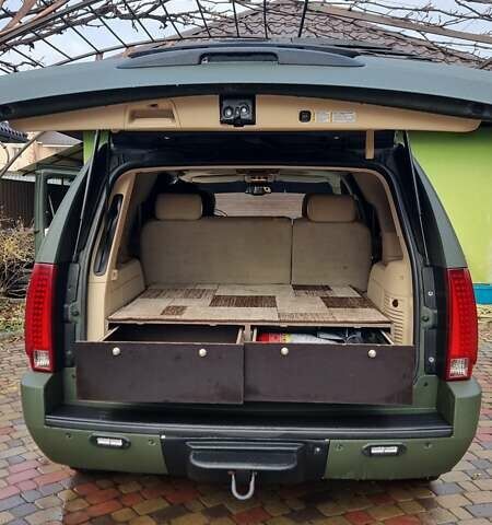 Зеленый Кадиллак Эскалейд, объемом двигателя 6.2 л и пробегом 252 тыс. км за 15000 $, фото 8 на Automoto.ua