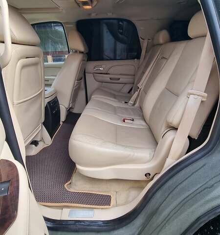 Зеленый Кадиллак Эскалейд, объемом двигателя 6.2 л и пробегом 252 тыс. км за 15000 $, фото 11 на Automoto.ua