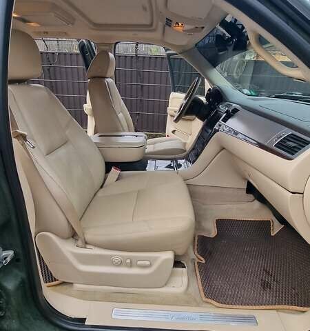 Зеленый Кадиллак Эскалейд, объемом двигателя 6.2 л и пробегом 252 тыс. км за 15000 $, фото 23 на Automoto.ua