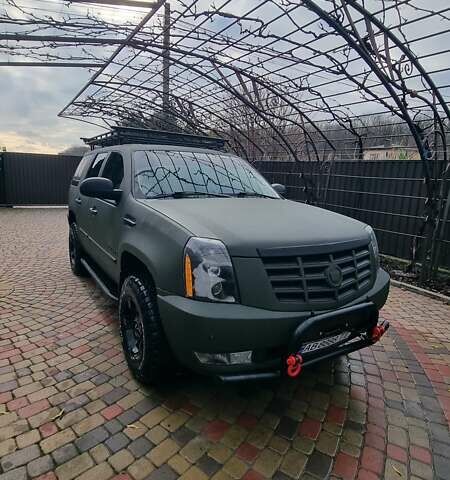 Зеленый Кадиллак Эскалейд, объемом двигателя 6.2 л и пробегом 252 тыс. км за 15000 $, фото 15 на Automoto.ua