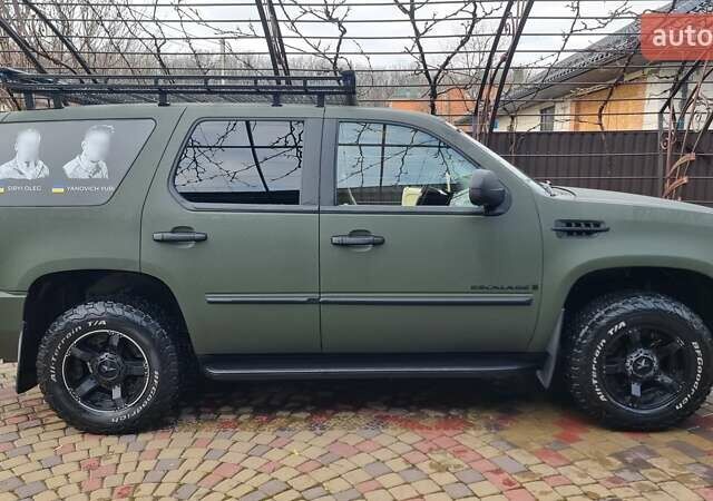 Зеленый Кадиллак Эскалейд, объемом двигателя 6.2 л и пробегом 252 тыс. км за 15000 $, фото 4 на Automoto.ua