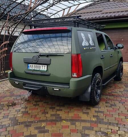 Зеленый Кадиллак Эскалейд, объемом двигателя 6.2 л и пробегом 252 тыс. км за 15000 $, фото 24 на Automoto.ua