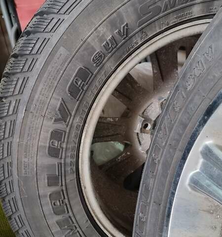 Зеленый Кадиллак Эскалейд, объемом двигателя 6.2 л и пробегом 252 тыс. км за 15000 $, фото 27 на Automoto.ua