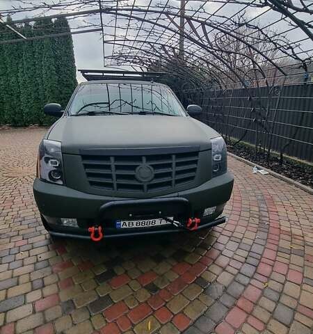 Зеленый Кадиллак Эскалейд, объемом двигателя 6.2 л и пробегом 252 тыс. км за 15000 $, фото 25 на Automoto.ua