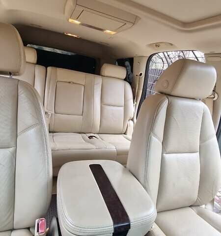 Зеленый Кадиллак Эскалейд, объемом двигателя 6.2 л и пробегом 252 тыс. км за 15000 $, фото 9 на Automoto.ua