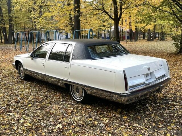 Білий Каділак Флітвуд, об'ємом двигуна 5.7 л та пробігом 100 тис. км за 12000 $, фото 3 на Automoto.ua