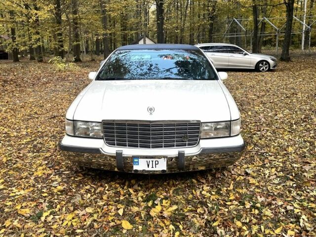 Білий Каділак Флітвуд, об'ємом двигуна 5.7 л та пробігом 100 тис. км за 12000 $, фото 2 на Automoto.ua