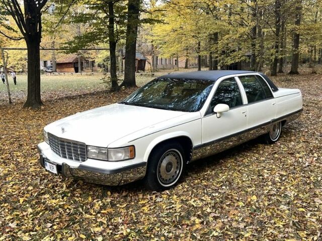 Білий Каділак Флітвуд, об'ємом двигуна 5.7 л та пробігом 100 тис. км за 12000 $, фото 1 на Automoto.ua