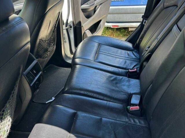 Білий Каділак SRX, об'ємом двигуна 3.6 л та пробігом 140 тис. км за 13000 $, фото 4 на Automoto.ua