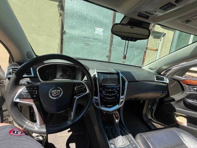 Білий Каділак SRX, об'ємом двигуна 3.6 л та пробігом 140 тис. км за 13000 $, фото 2 на Automoto.ua
