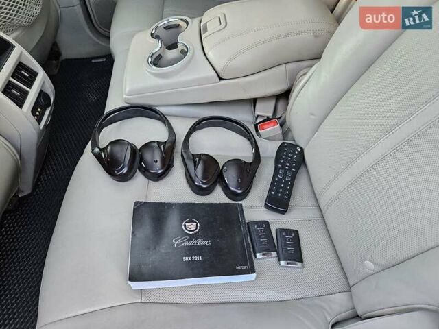 Чорний Каділак SRX, об'ємом двигуна 2.99 л та пробігом 209 тис. км за 11900 $, фото 10 на Automoto.ua