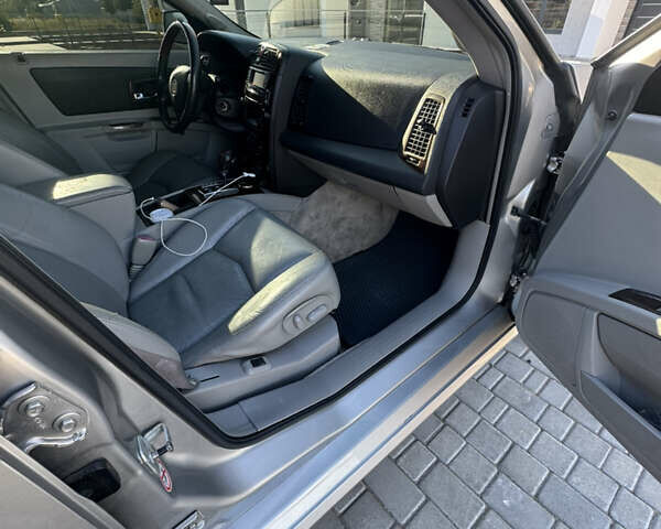 Сірий Каділак SRX, об'ємом двигуна 4.6 л та пробігом 205 тис. км за 5500 $, фото 14 на Automoto.ua