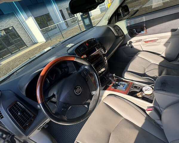 Сірий Каділак SRX, об'ємом двигуна 4.6 л та пробігом 205 тис. км за 5500 $, фото 8 на Automoto.ua