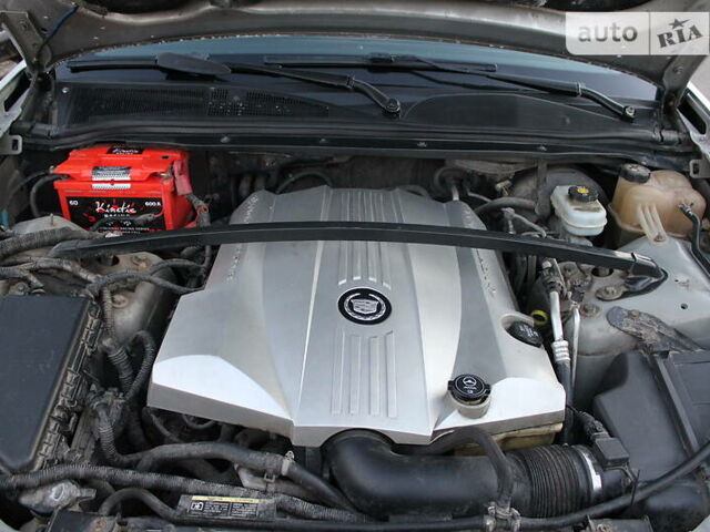 Сірий Каділак SRX, об'ємом двигуна 4.6 л та пробігом 185 тис. км за 7400 $, фото 19 на Automoto.ua