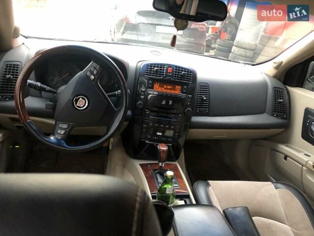 Сірий Каділак SRX, об'ємом двигуна 4.57 л та пробігом 129 тис. км за 7444 $, фото 3 на Automoto.ua