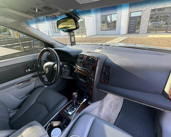 Сірий Каділак SRX, об'ємом двигуна 4.6 л та пробігом 205 тис. км за 5500 $, фото 13 на Automoto.ua