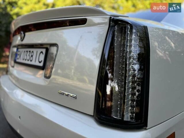 Білий Каділак STS, об'ємом двигуна 3.6 л та пробігом 225 тис. км за 7900 $, фото 17 на Automoto.ua