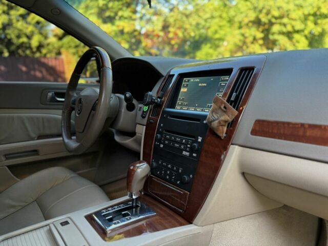 Білий Каділак STS, об'ємом двигуна 3.6 л та пробігом 225 тис. км за 7900 $, фото 11 на Automoto.ua