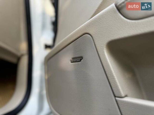 Білий Каділак STS, об'ємом двигуна 3.6 л та пробігом 225 тис. км за 7900 $, фото 19 на Automoto.ua