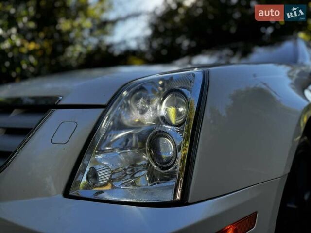 Білий Каділак STS, об'ємом двигуна 3.6 л та пробігом 225 тис. км за 7900 $, фото 8 на Automoto.ua