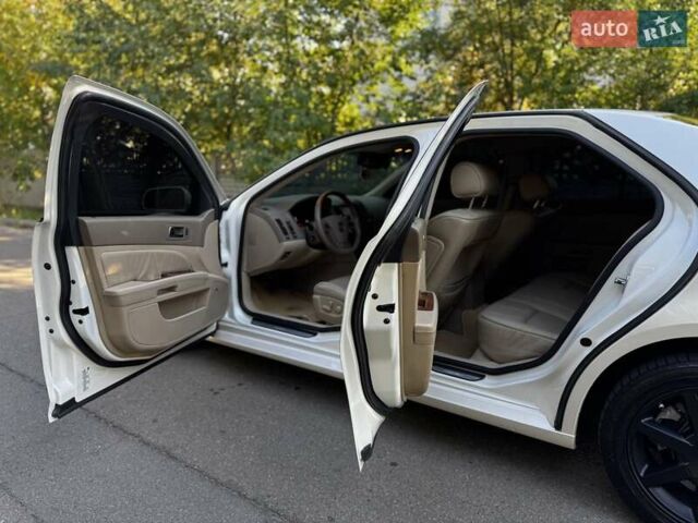 Білий Каділак STS, об'ємом двигуна 3.6 л та пробігом 225 тис. км за 7900 $, фото 12 на Automoto.ua