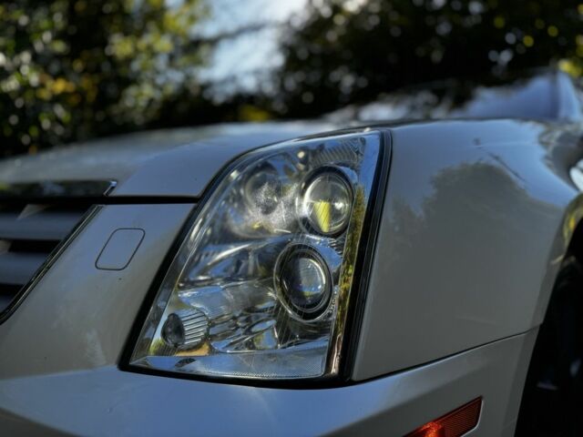 Білий Каділак STS, об'ємом двигуна 3.6 л та пробігом 225 тис. км за 7900 $, фото 4 на Automoto.ua