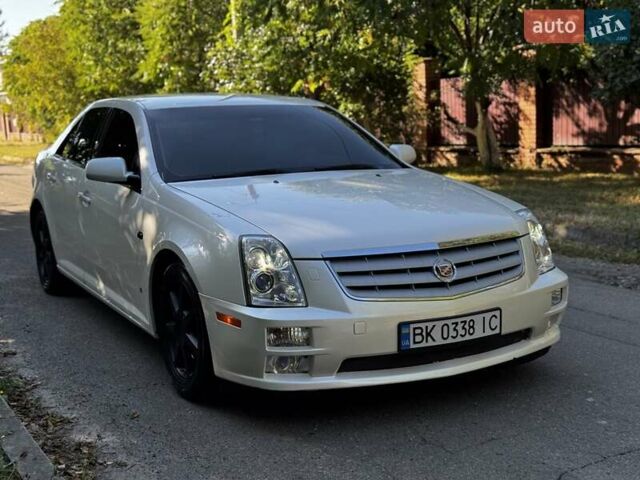 Білий Каділак STS, об'ємом двигуна 3.6 л та пробігом 225 тис. км за 7900 $, фото 1 на Automoto.ua