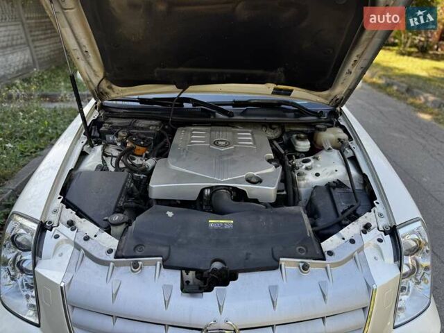 Білий Каділак STS, об'ємом двигуна 3.6 л та пробігом 225 тис. км за 7900 $, фото 25 на Automoto.ua