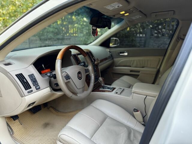 Білий Каділак STS, об'ємом двигуна 3.6 л та пробігом 225 тис. км за 7900 $, фото 6 на Automoto.ua