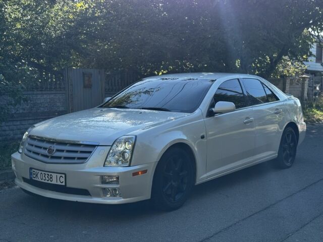 Білий Каділак STS, об'ємом двигуна 3.6 л та пробігом 225 тис. км за 7900 $, фото 1 на Automoto.ua
