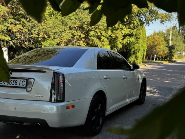 Білий Каділак STS, об'ємом двигуна 3.6 л та пробігом 225 тис. км за 7900 $, фото 2 на Automoto.ua