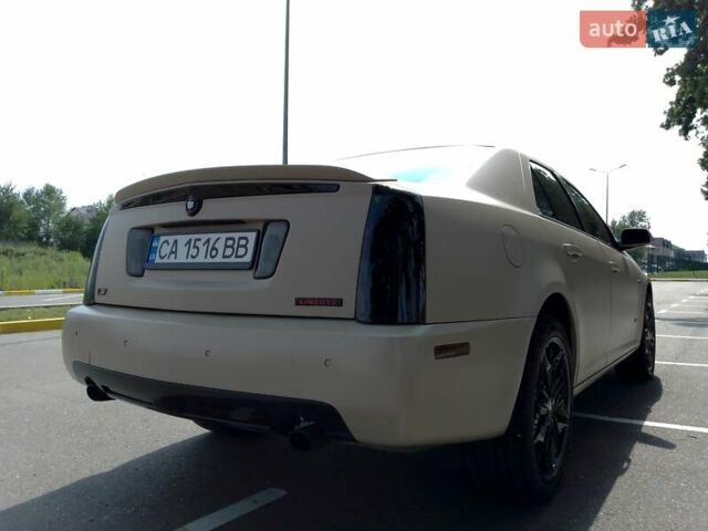 Бежевый Кадиллак STS, объемом двигателя 4.6 л и пробегом 205 тыс. км за 12500 $, фото 5 на Automoto.ua