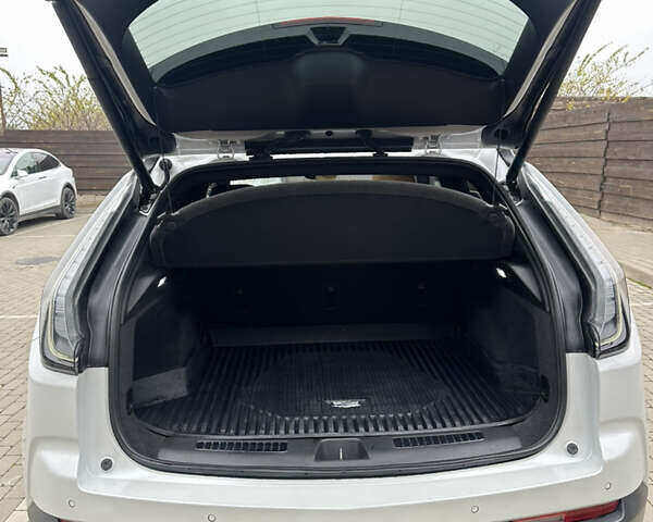 Кадиллак XT4 2018 в Киеве на Automoto.ua Белый Кадиллак XT4, объемом двигателя 2 л и пробегом 88 тыс. км за 23000 $, фото 12 на Automoto.ua