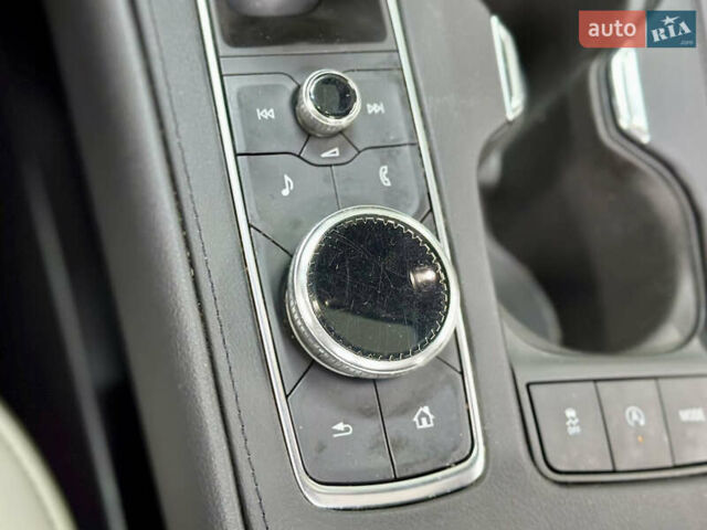 Білий Каділак XT4, об'ємом двигуна 2 л та пробігом 105 тис. км за 22500 $, фото 64 на Automoto.ua