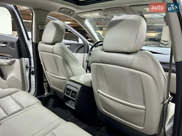 Білий Каділак XT4, об'ємом двигуна 2 л та пробігом 105 тис. км за 22500 $, фото 45 на Automoto.ua
