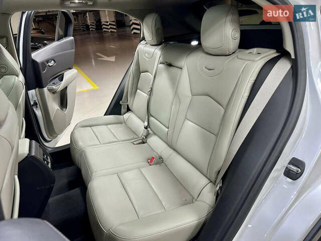 Білий Каділак XT4, об'ємом двигуна 2 л та пробігом 105 тис. км за 22500 $, фото 47 на Automoto.ua
