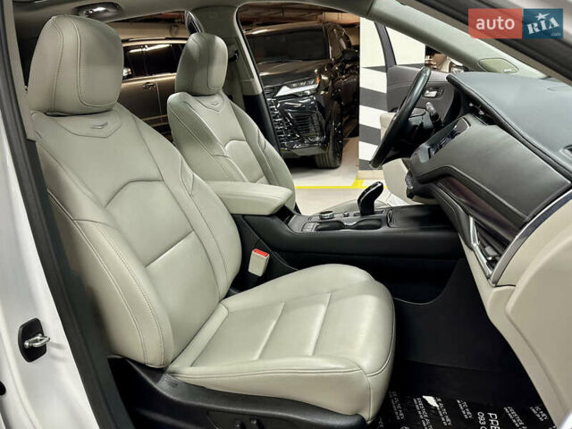 Білий Каділак XT4, об'ємом двигуна 2 л та пробігом 105 тис. км за 22500 $, фото 42 на Automoto.ua