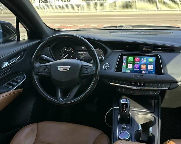 Серый Кадиллак XT4, объемом двигателя 2 л и пробегом 103 тыс. км за 18888 $, фото 7 на Automoto.ua