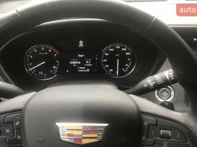 Серый Кадиллак XT4, объемом двигателя 2 л и пробегом 42 тыс. км за 23000 $, фото 4 на Automoto.ua