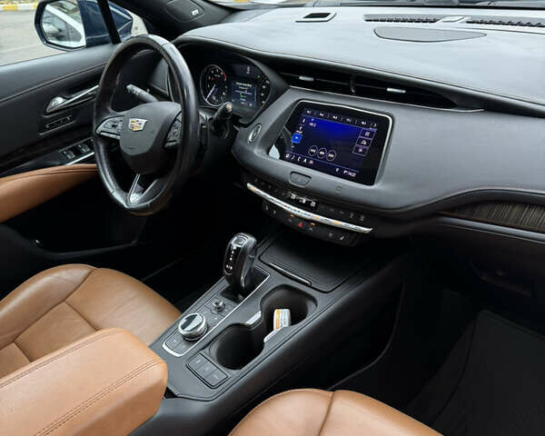 Синий Кадиллак XT4, объемом двигателя 2 л и пробегом 93 тыс. км за 20700 $, фото 9 на Automoto.ua