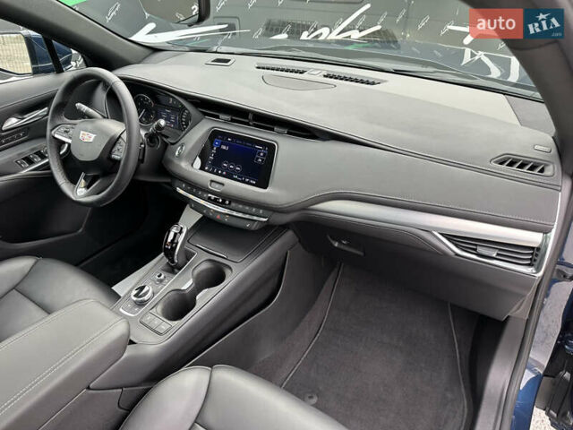Синий Кадиллак XT4, объемом двигателя 2 л и пробегом 47 тыс. км за 26999 $, фото 7 на Automoto.ua