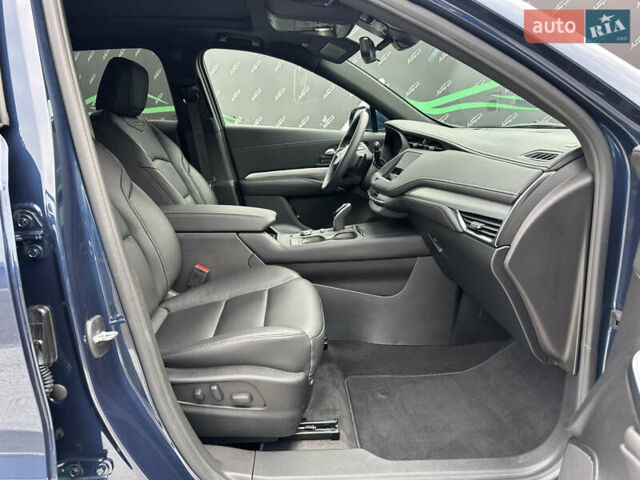Синий Кадиллак XT4, объемом двигателя 2 л и пробегом 47 тыс. км за 26999 $, фото 6 на Automoto.ua