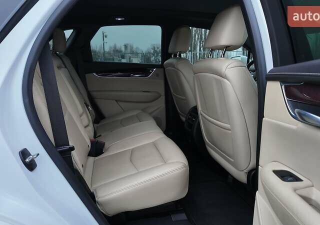 Белый Кадиллак XT5, объемом двигателя 3.65 л и пробегом 100 тыс. км за 20990 $, фото 10 на Automoto.ua