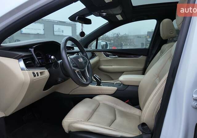 Белый Кадиллак XT5, объемом двигателя 3.65 л и пробегом 100 тыс. км за 20990 $, фото 14 на Automoto.ua